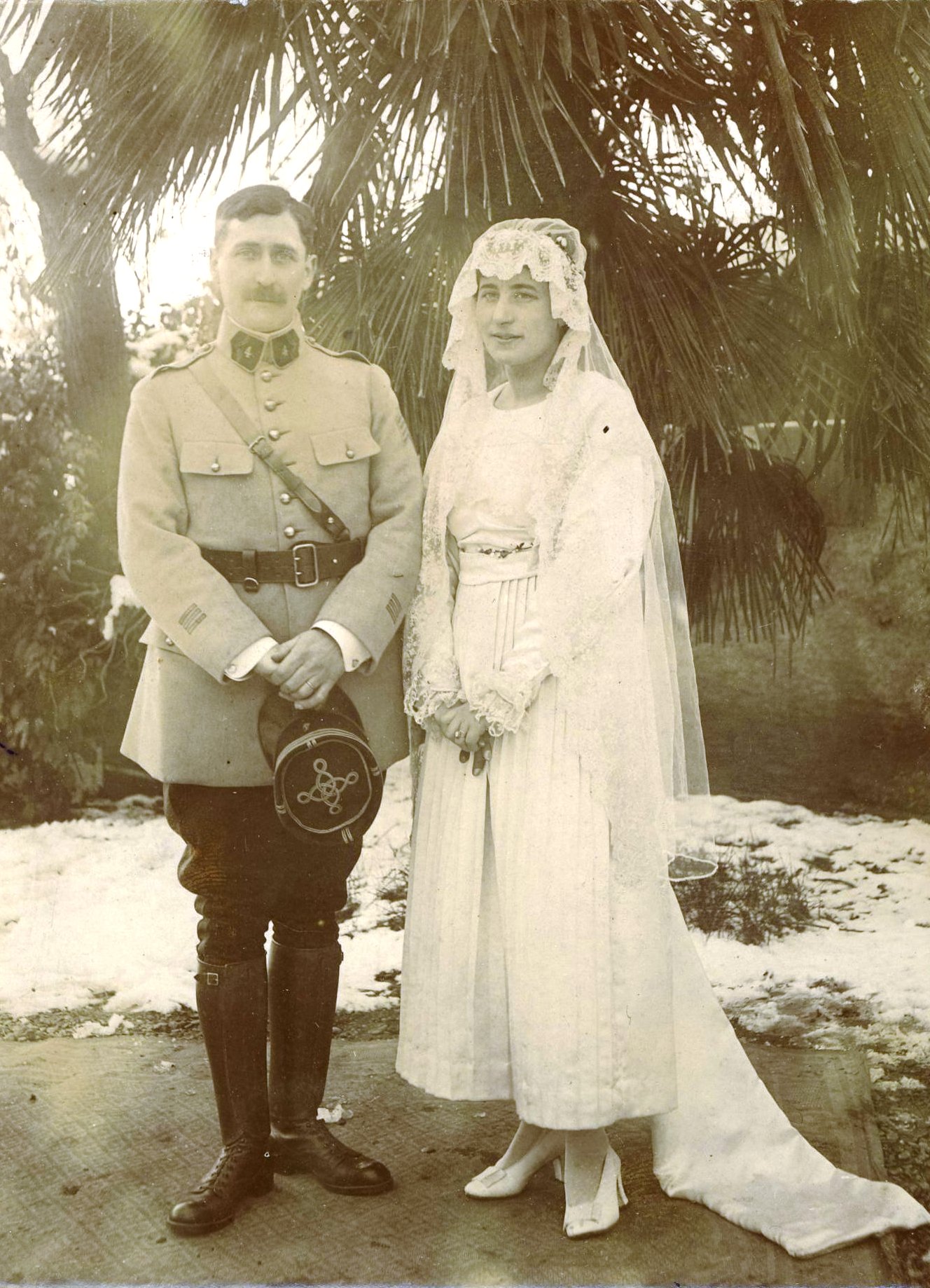 Le capitaine Gustave Gravier et son épouse. Sans date. Archives nationales, 700AP/5/PA_112