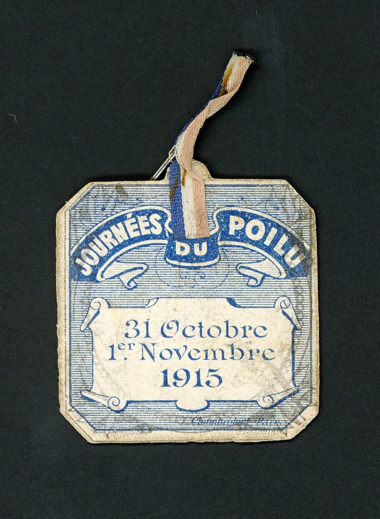 Insignes des quêteurs de la « Journée du Poilu » de Paris, 31 octobre-1er novembre 1915. 700AP/5/PA_102