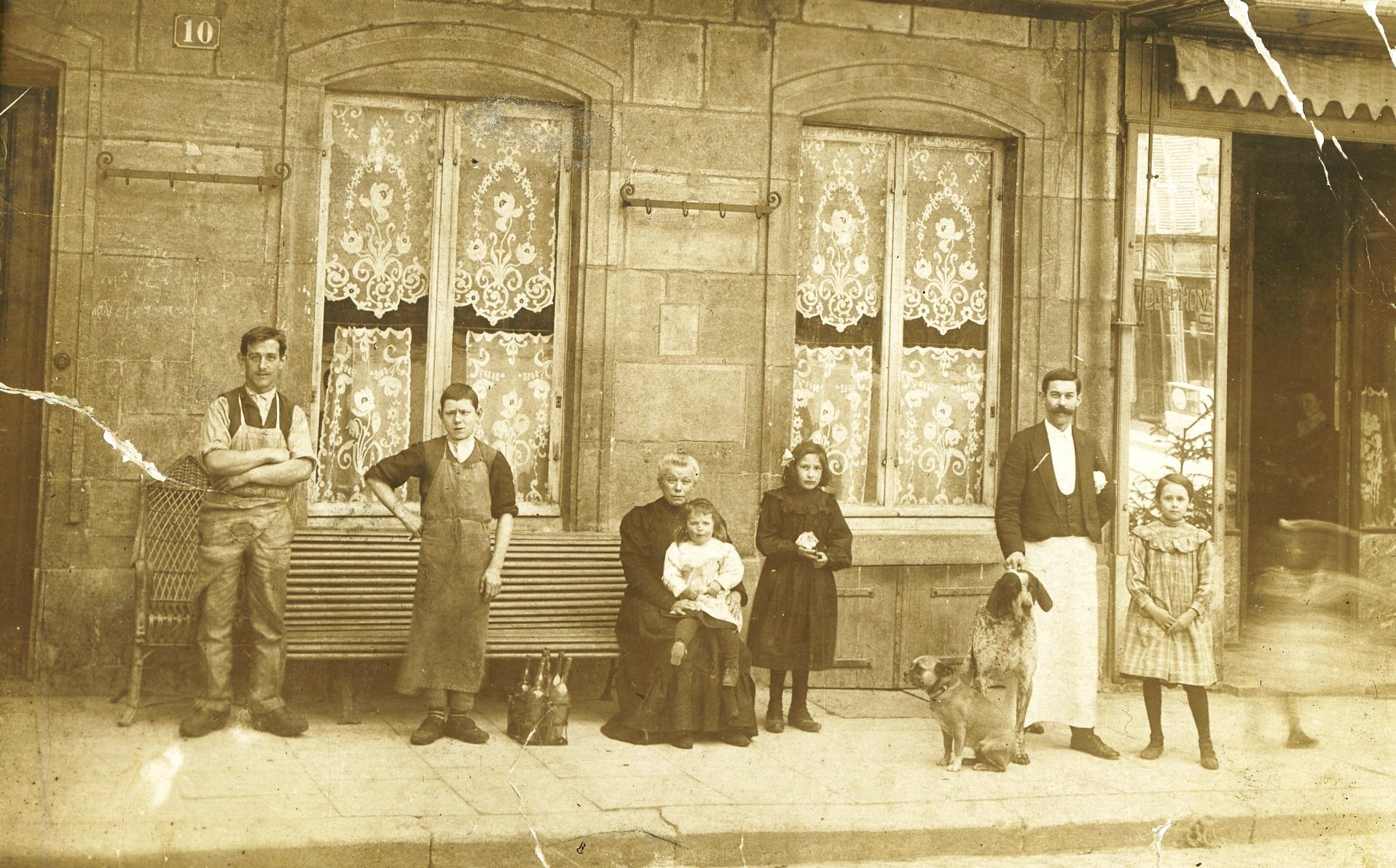 La famille d’Ami Grivaz († 25 août 1917), 264e RI, originaire de Gex (Ain). Sans date (vers 1917). Archives nationales, 700AP/13/PA_322