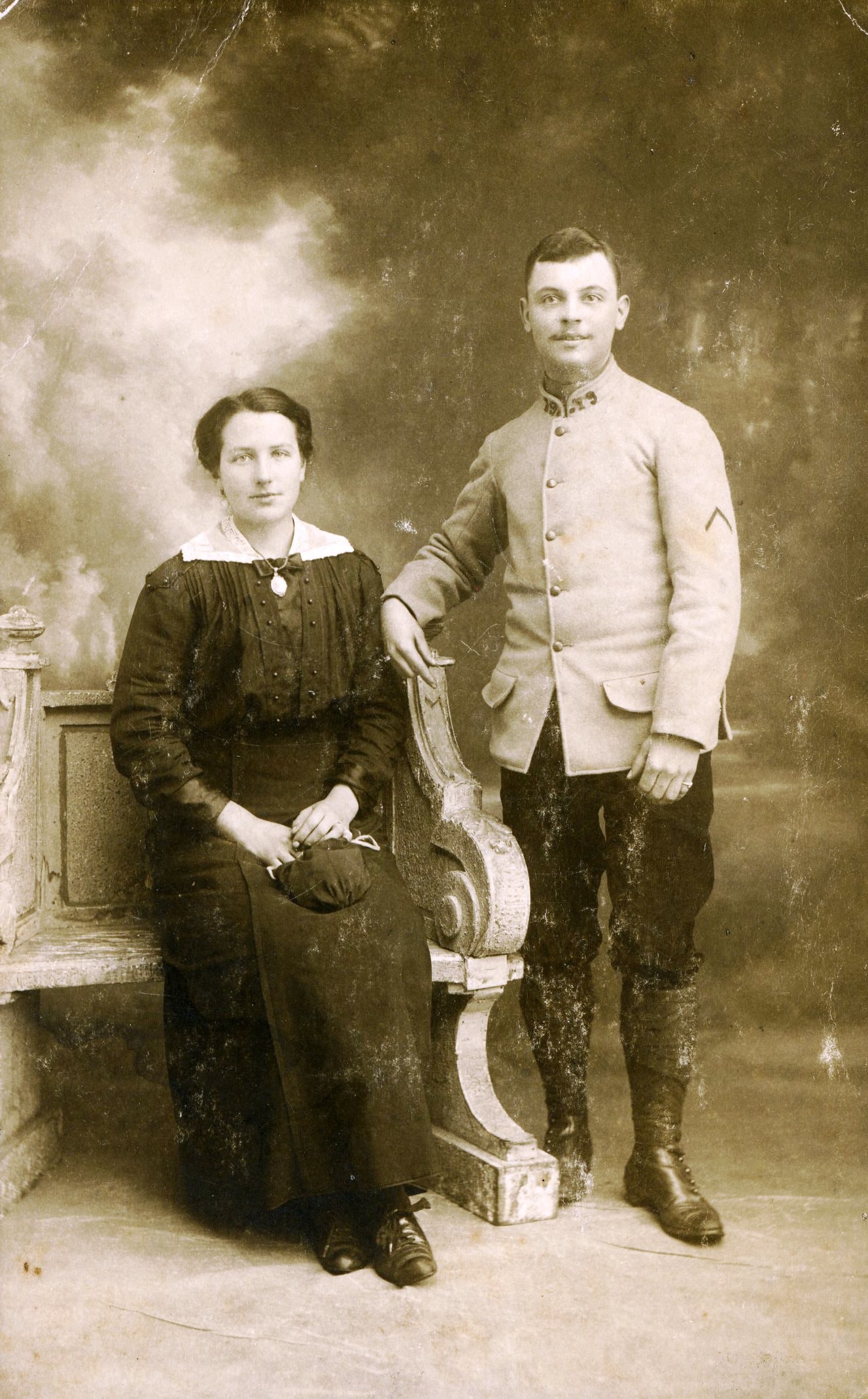 Marcel Jotte, 156e RI avec sa fiancée Yvonne. Vers 1918. Archives nationales, 700AP/11/PA_272