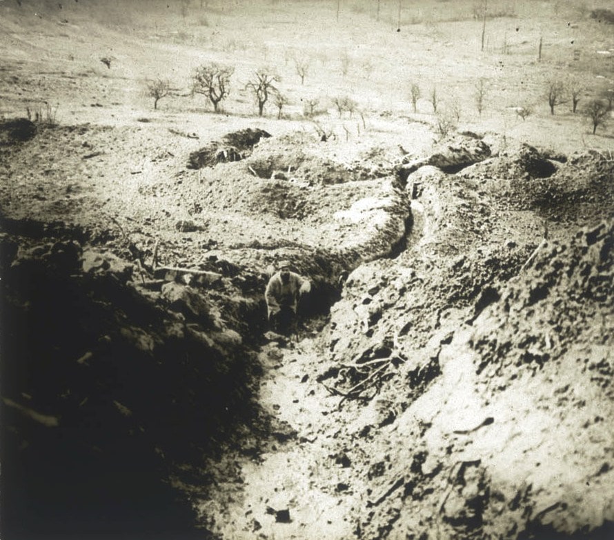Réseau de boyaux. Collection de plaques de verre stéréoscopiques de Maurice Brun, musicien au 89e RI. Sans date. Archives nationales, 700AP/13/PA_341/1