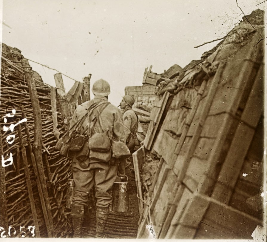 Tranchée aménagée avec fascines. Collection de plaques de verre stéréoscopiques de Maurice Brun, musicien au 89e RI. Sans date Archives nationales, 700AP/13/PA_341/1