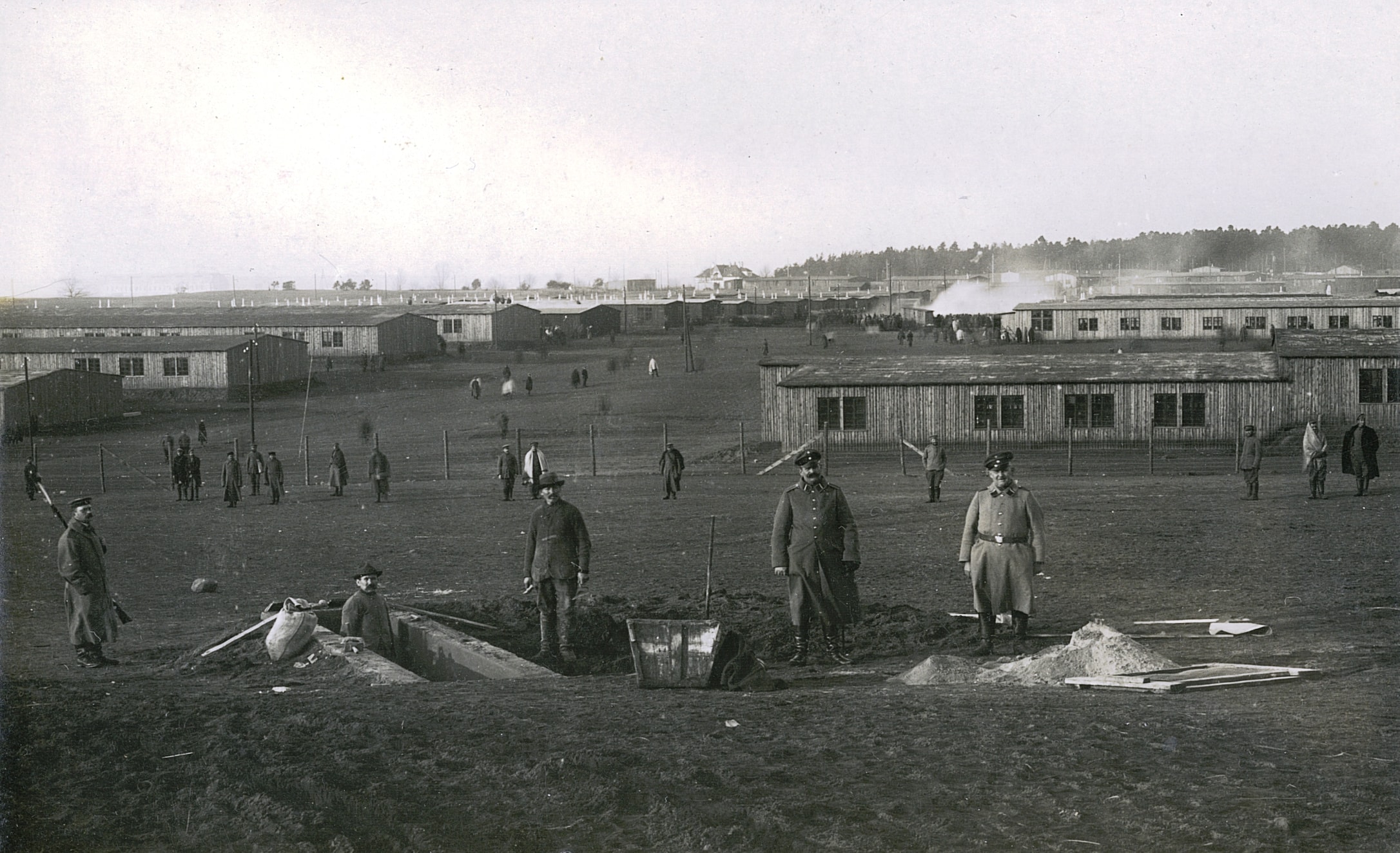 Vue du camp de Schneidemühl (auj. Pila, Pologne). Album de photographies de Paul Saintesprit, 60e RI, prisonnier de guerre en 1915-1918. Archives nationales, 700AP/3/PA_060
