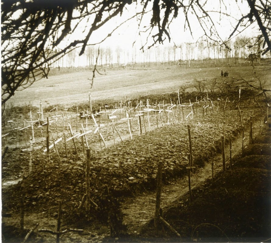 Champ de croix. Collection de plaques de verre stéréoscopiques de Maurice Brun, 89e RI. Sans date. Archives nationales, 700AP/14/PA_341/1