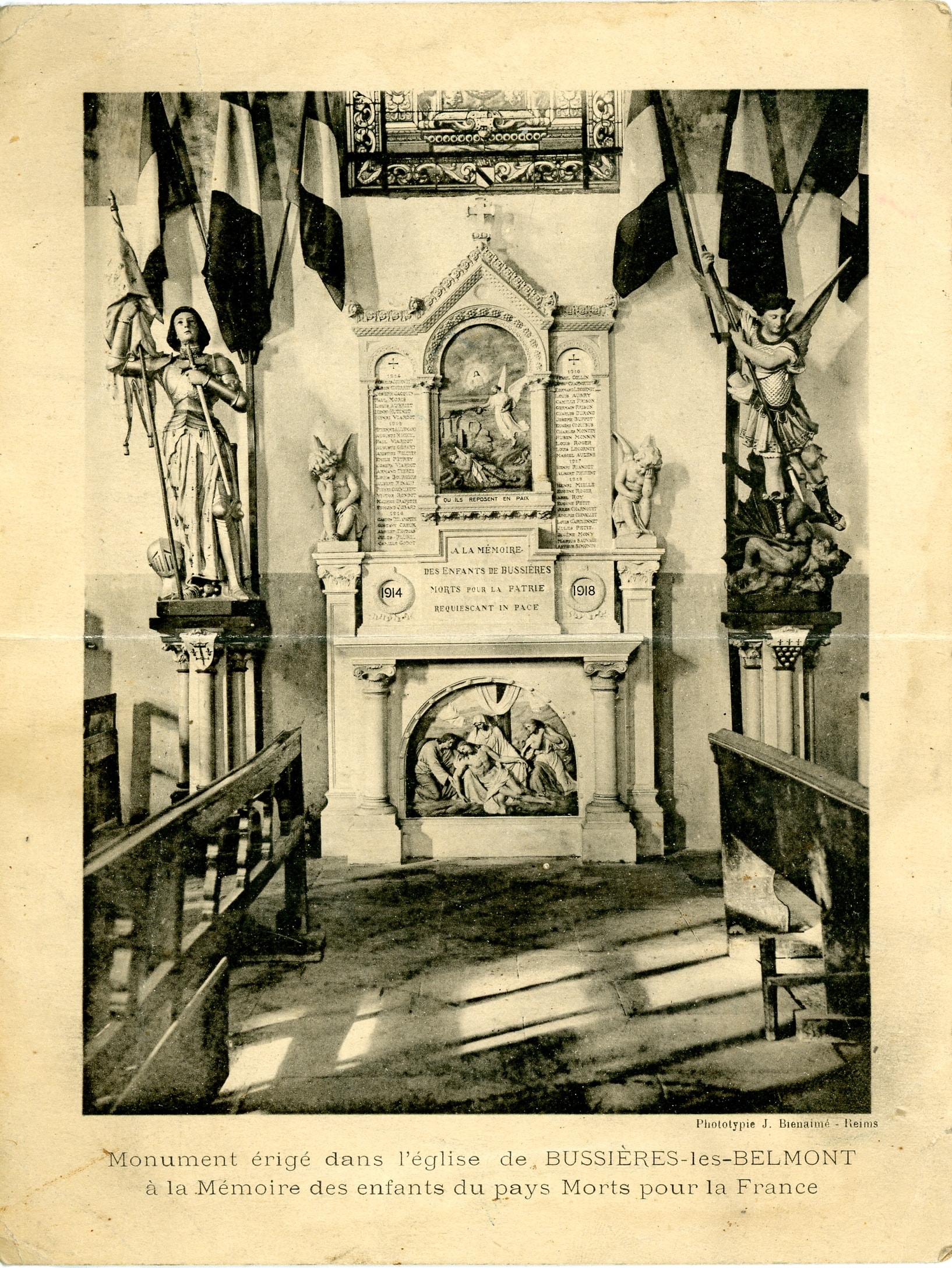 Le monument aux morts de l'église de Bussières-lès-Belmont (Haute-Marne). Carte postale. Sans date. Archives nationales, 700AP/13/292