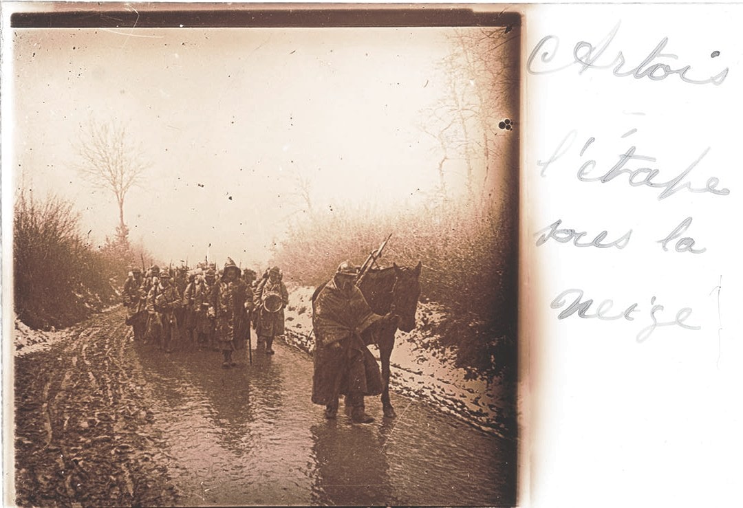 Troupes en déplacement sous la neige en Artois (Pas-de-Calais). Collection de plaques de verre stéréoscopiques, sans nom. Sans date. Archives nationales, 700AP/18/PI_037